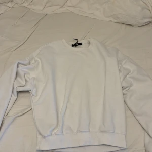 Vit tröja - Jätte fin tröja ifrån bikbok i nyskick 