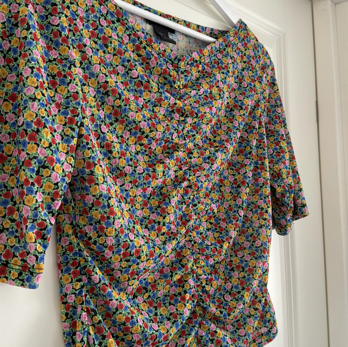 Blommig T-shirt  - 90