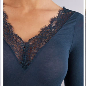 Intimissimi tröja - Säljer denna marinblå intimissimi tröja i storlek s, oanvänd utan prislapp (bara testad) inga defekter 