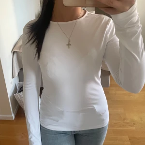 Vit långärmad topp - stretchig tröja