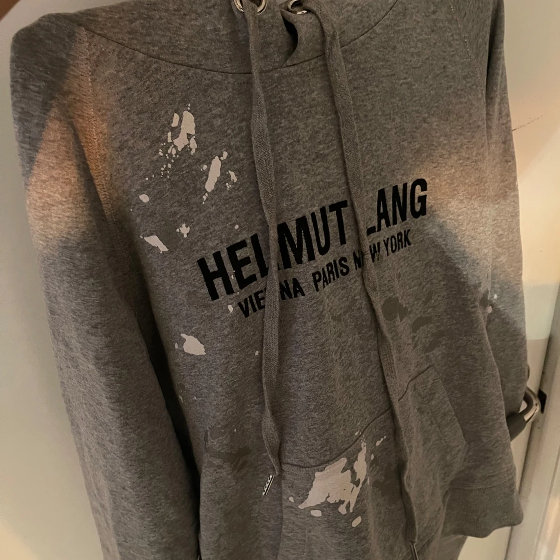 Grå hoodie från Helmut Lang