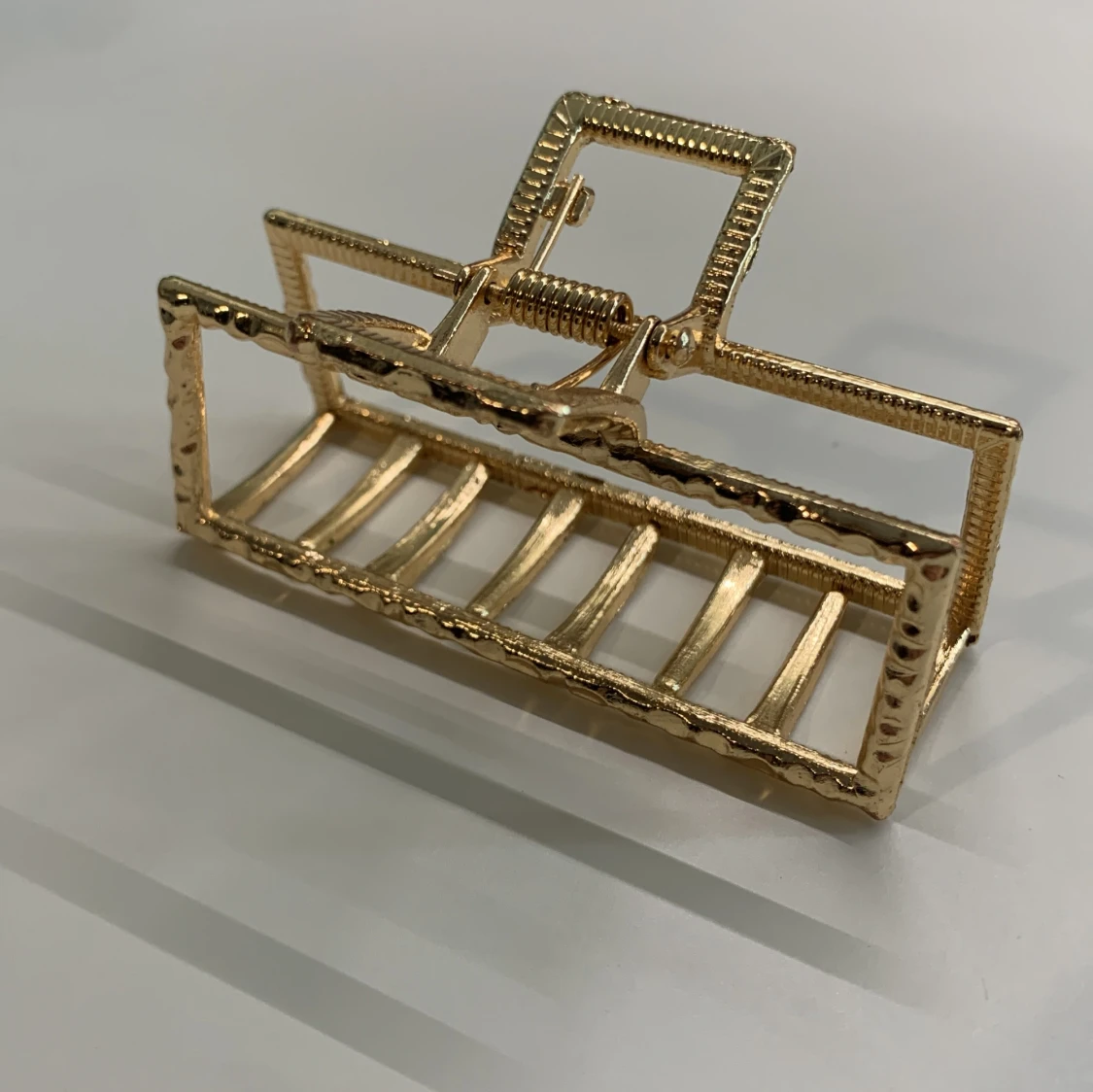 Guldfärgad hårklämma - 91