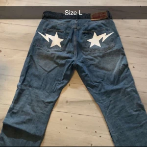 Bape jeans - Bape jeans  Som nya  Size L (har inga mått eftersom att det ej står) 