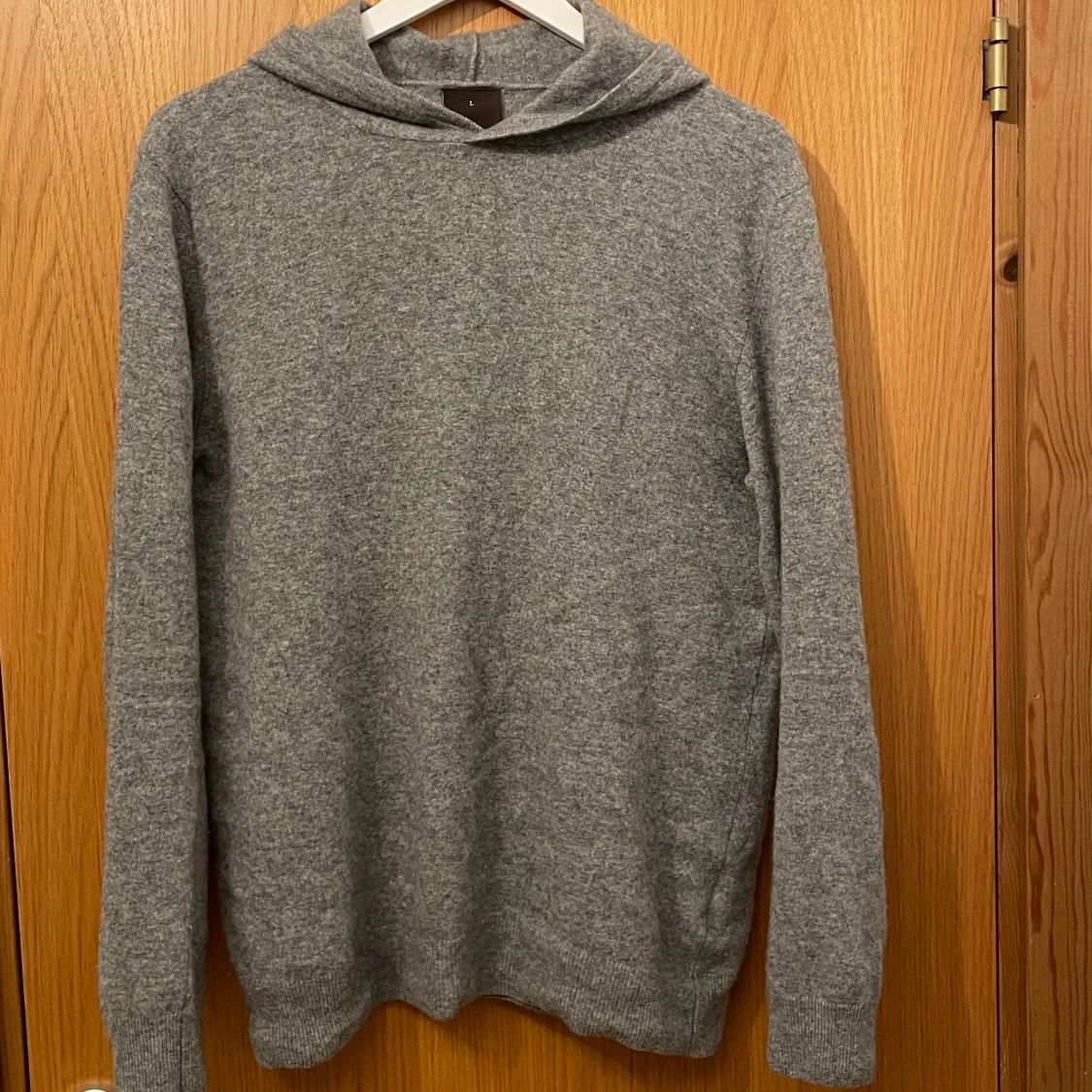 Grå hoodie från Oscar Jacobson