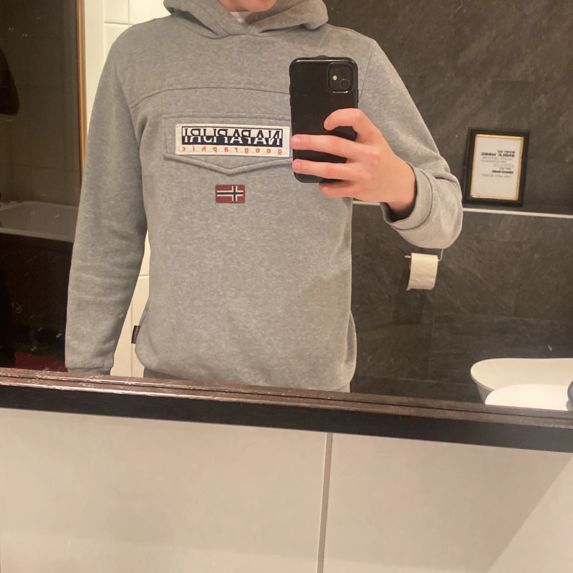 Grå hoodie från Napapijri