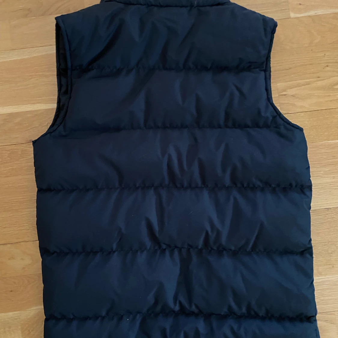 Svart dunväst från WA - 90