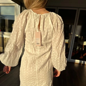 Studentklänning - Helt oanvänd och helt slutsåld. Lappen finns kvar, kom privat för egna bilder💕💕