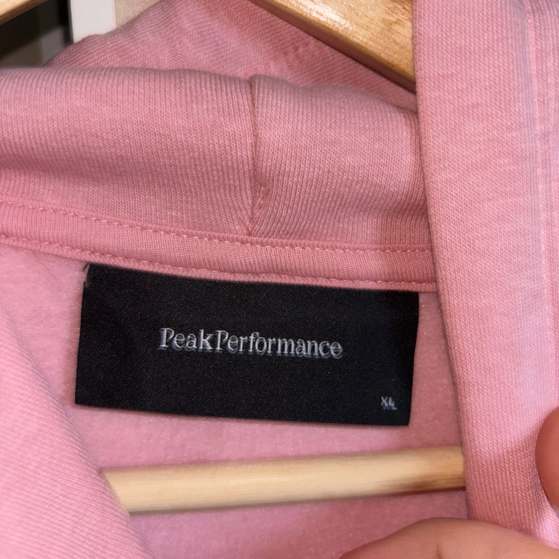 Rosa hoodie från Peak Performance - 92