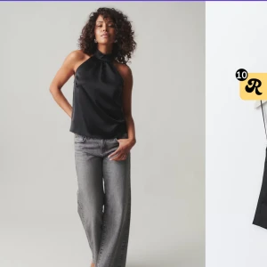 Halterneck topp Gina Tricot  - Säljer denna snygga hela slutsålda topp från gina tricot, super fin!!😊✌🏼Passar till flera olika tillfällen, prislapp kvar!!!!!