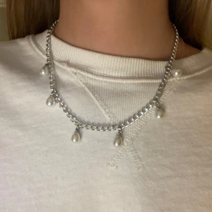 Silver halsband  - Har gjort det själv! Vet ej om de är rostfritt, silver halsband med pärlor 