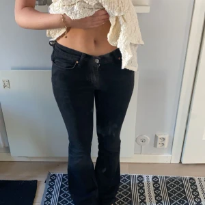 Svarta lowwaist jeans - Svarta lowwaist jeans 