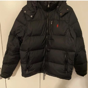Ralph Lauren Jacka - Säljer min Ralph Lauren jacka storlek M. Inga defekter. Använd en gång. 
