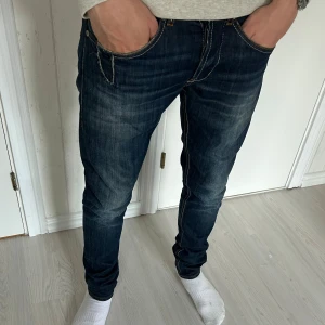 Dondup George Jeans - Tja säljer nu ett par Dondup ”George” jeans i storlek W31 för endast 500kr! Pris är ej hugget i sten, hör av er i dm vid funderingar 🙌