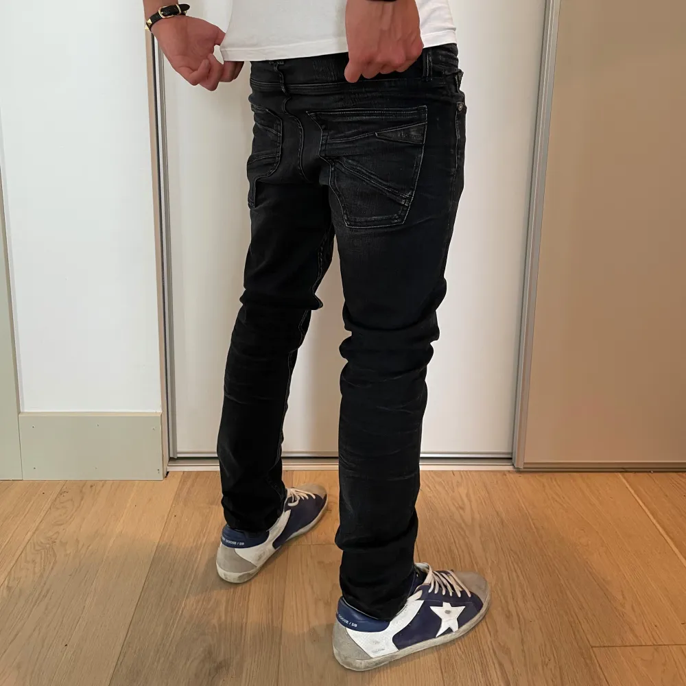 Hej! Vi säljer nu ett par underligt snygga Les Temps Des Cerises Jeans | Strl: 30/30 Skick: 9/10 Retail: ca 1300kr | För ytterligare frågor är det bara att skriva 🕊️. Jeans & Byxor.