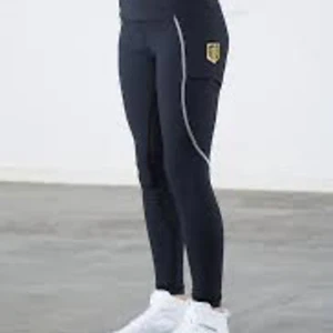 SÖKER MAYA DELOREZ! - Jag söker ett - eller två par maya delorez. Modell - alba function breeches, eller Luna function breeches. Helst med fickor, färg : vinröd, marinblå, svart eller khaki grön. RIMLIGT PRIS! Helst 150-250. Helst bra klister . XS eller XXS