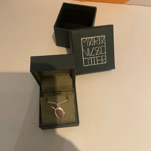 Maria nilsdotter halsband - Maria nilsdotter you & me halsband i silver. 