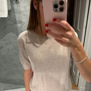 Kashmir t-shirt  - Helt oanvänd kashmir tröja från Davida med lapp kvar. Mindre i storleken❤️