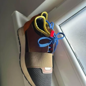 Balenciaga Trainers Race  - Mycket fina Balenciaga trainers i mycket fint skick endast använda en gång. 