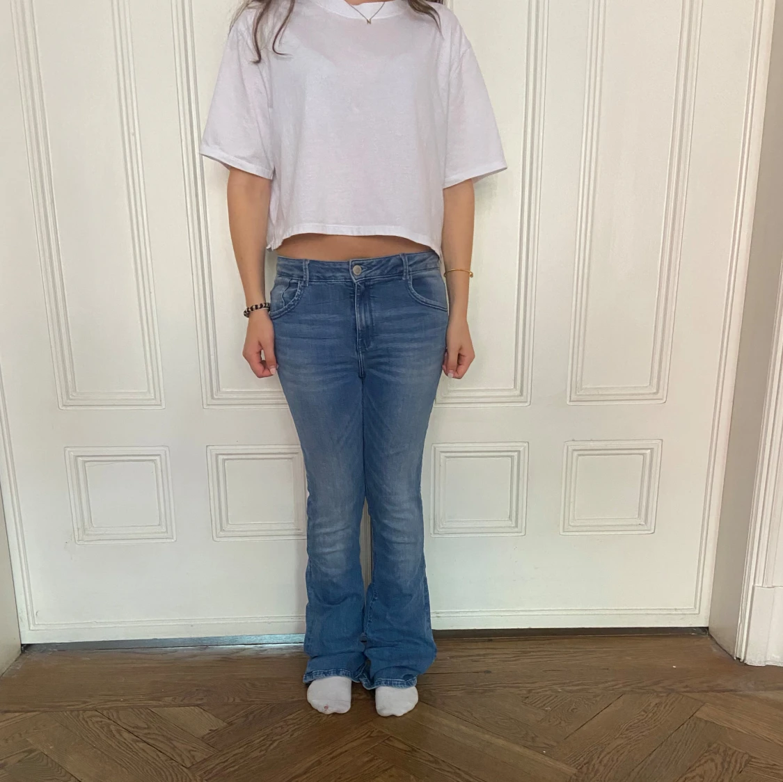 Blå flare jeans
