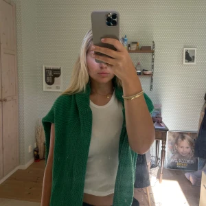 Grön stickad tröja  - Grön stickad tröja som även går att använda som klänning! Passar XS-M🙌