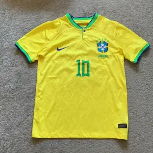 Snygg Brasilien tröja med neymar på ryggen. Storlek S Skick 10/10