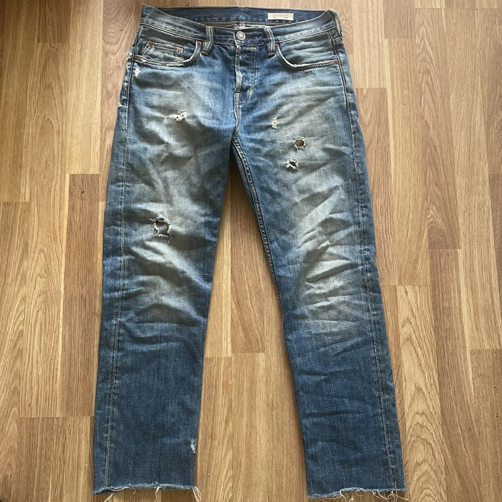 Säljer ett par allsaints jeans. Skick 7-10. Otroligt lågt pris!!! . Jeans & Byxor.