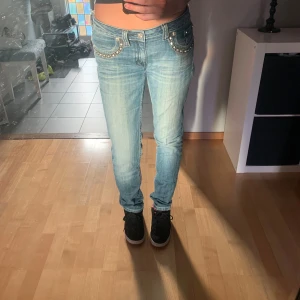 Miss me jeans - Midjemått 38 cm och innerbenslängd 81 cm. Bra skick, säljer då dem är för stora