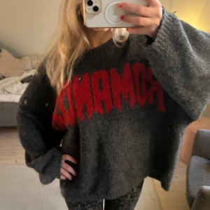 Stickad tröja  - Så cool stickad tröja från Weekday 😍rätt stor i storleken men det är en S