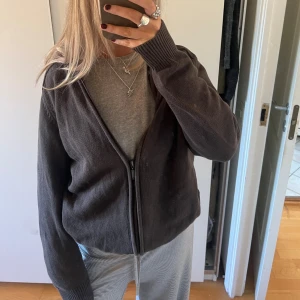 Mörkbrun kofta  - Kofta i storlek L🤎🧸