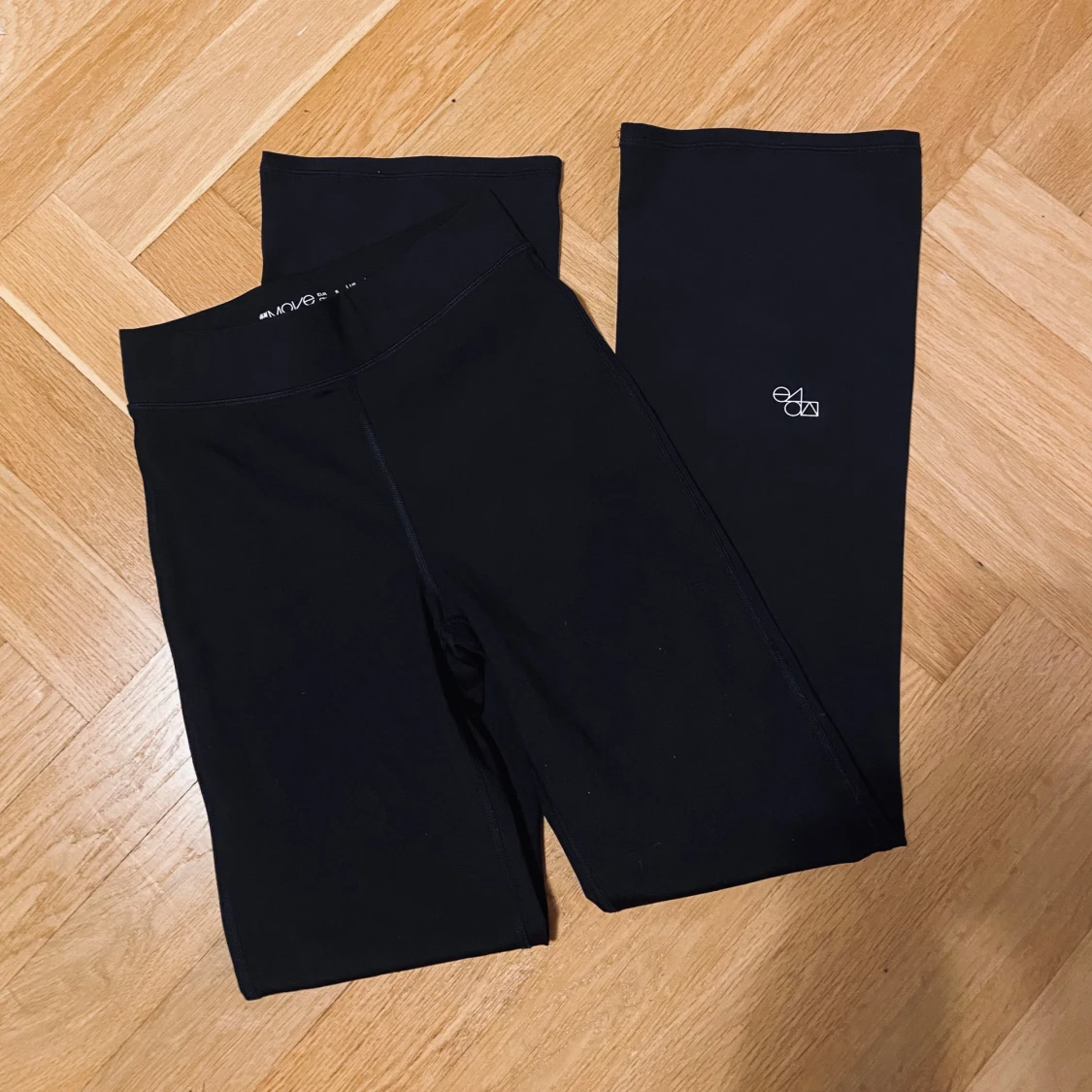 utsvängda träningsbyxor  - 90