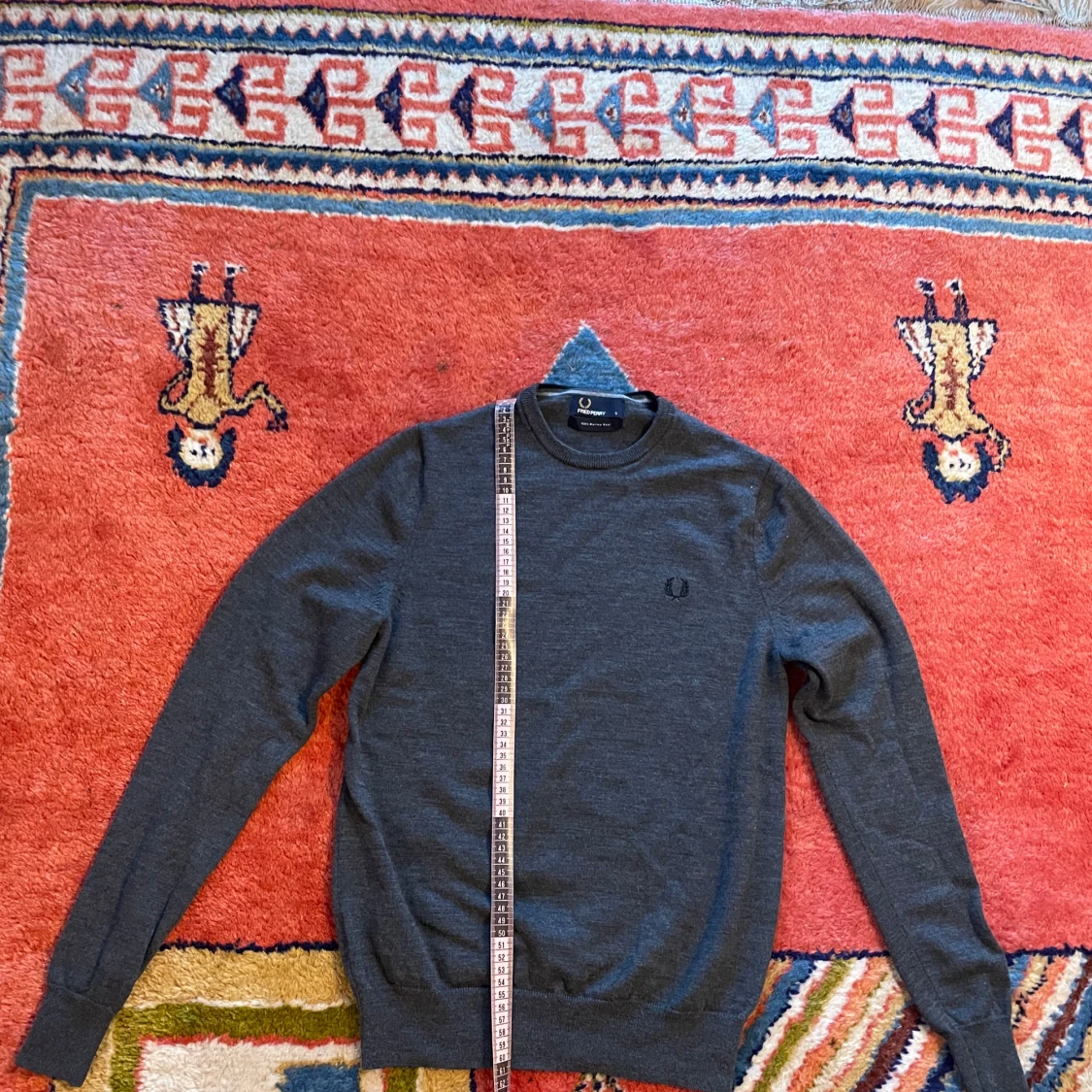 Grå ulltröja från Fred Perry