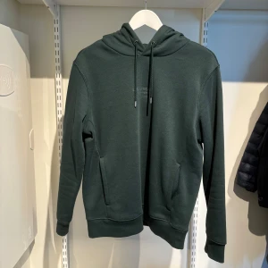 5 TRÖJOR FÖR 599 - 5 st tröjor  1. Hm tröja strlk S 2. Hampton republic Strlk S men sitter som M 3. Kashmir tröja strlk L 4. Massimo dutti Strlk XS/S 5. Brothers tröja ( East West) strlk S