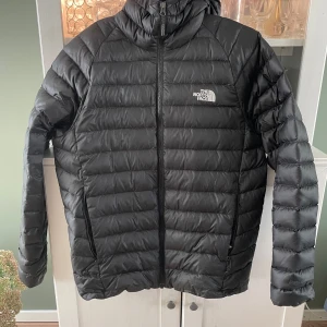 Lättviktsjacka för höst och vår. Märke The North Face . f - Lättviktsjacka The North Face stl M. Mycket gott skick. 