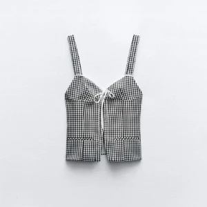 Rutig zara topp - Använd fåtal gånger- köpt för några månader sedan 💞 skriv för frågor 💞💞