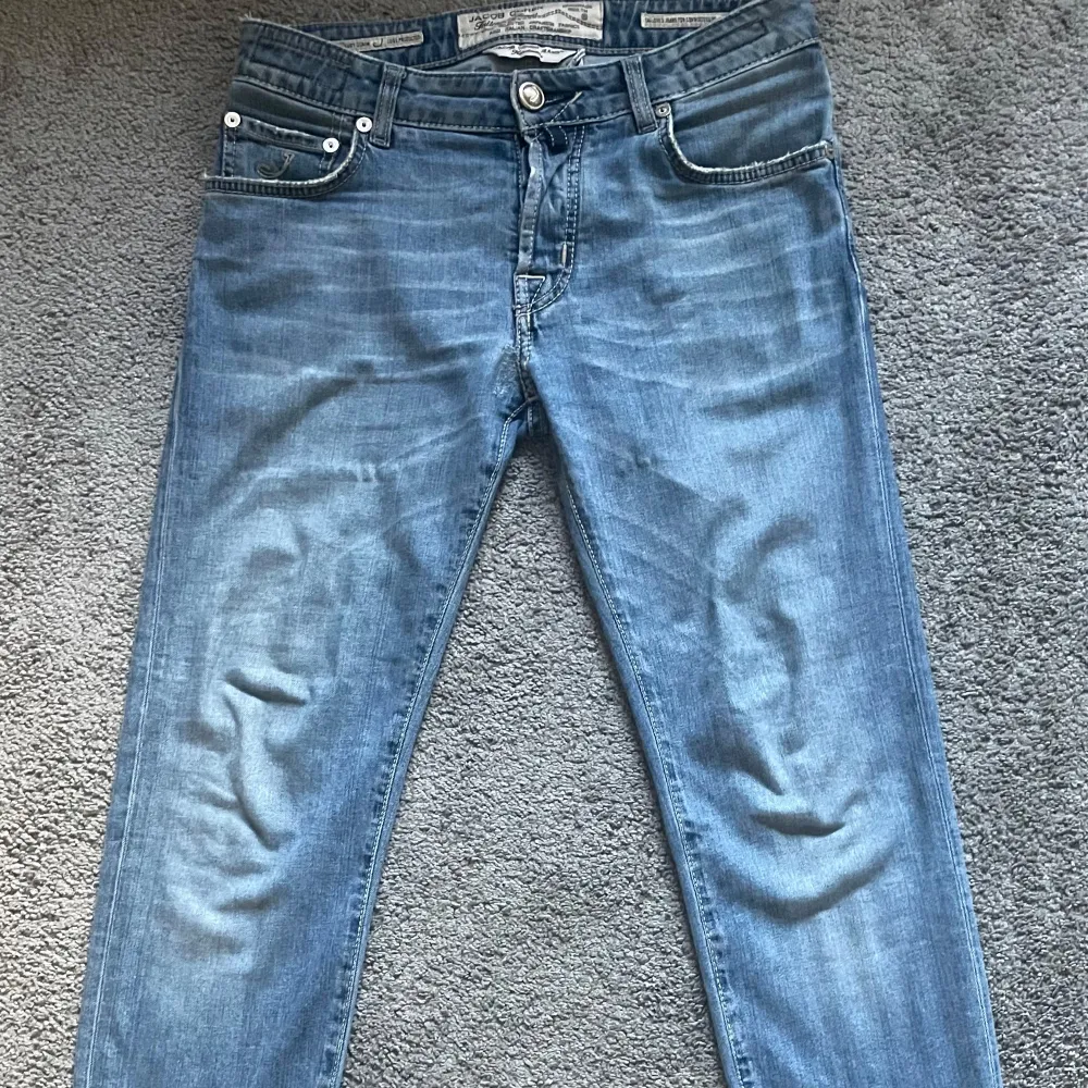 Hej säljer nu mina Jacob Cohén jeans då jag har tröttnat på dem, dem har tecken på användning,  jag är 170 och väger 65kg. Kan ta emot byten och priset är inte hugget i sten om ni har några funderingar så är det bara att fråga. Jeans & Byxor.