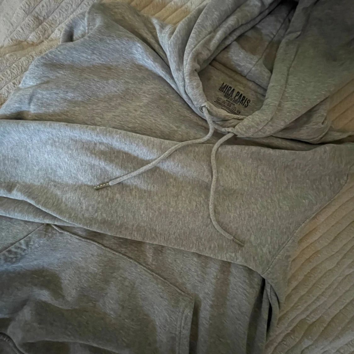 Grå ”Mi amor” hoddie - 91