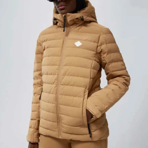 J.Lindberg - Säljer denna skit snygga skidjacka som funkar galant som en vinterjack från J.Lindberg som ej kommer till användning längre har endast använt den några fåtal gånger när jag åkte skidor i vintras. Nypris ligger runt 3000kr. Vid fler frågor tvivla ej☺️🫶