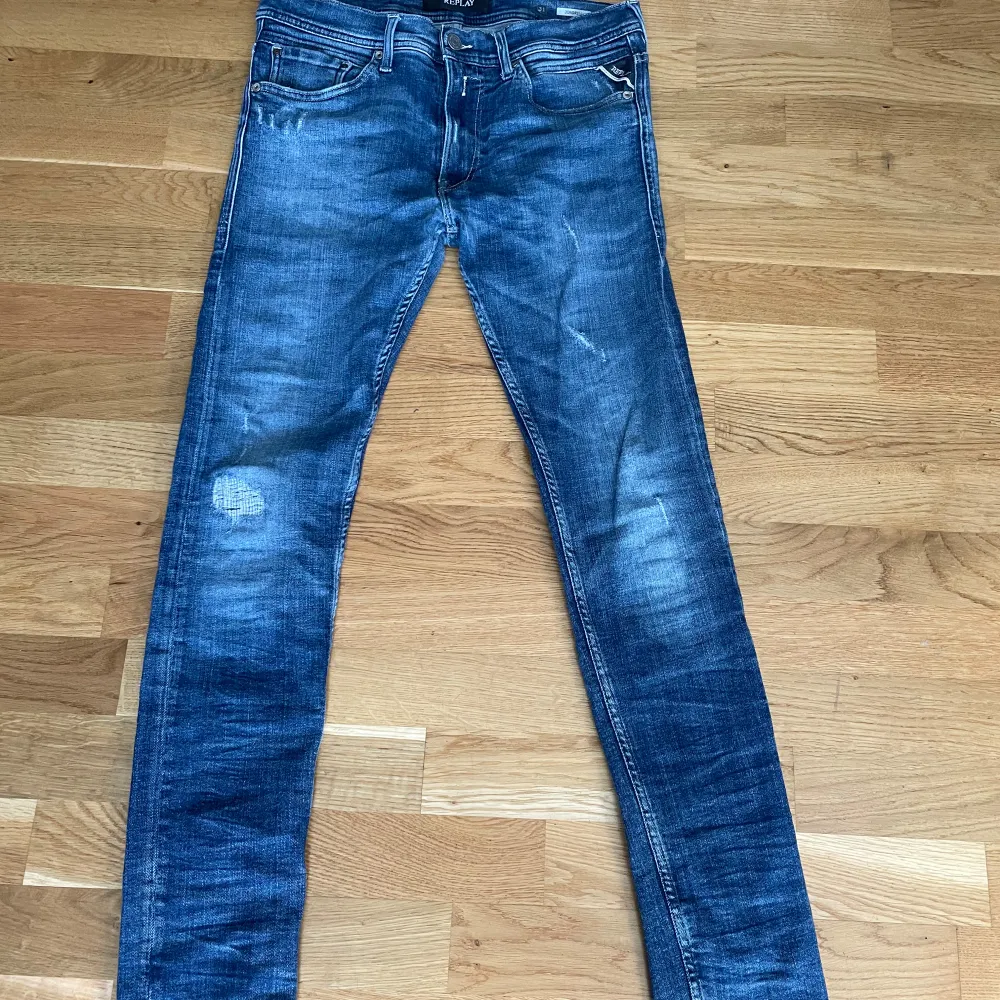 Replay jeans i fint skick inte urtvättade eller något i w29 säljer kan gå ner i pris vid snabb affär!. Jeans & Byxor.