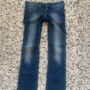 Lågmidjade jeans - Jättesnygga jeans som är lågmidjade och raka i modellen. Aldrig använt då de är för små för mig