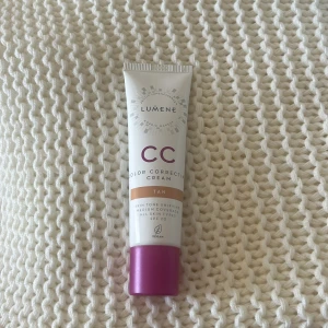 Lumene CC Cream - Jag säljer denna nästan oanvända cc cream då den ej passade min hudtyp. I färgen tan.