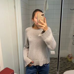 Ralph lauren tröja - Så fin stickad ralph lauren tröja! Inga defekter men har använts några gånger. Köpt för några år sedan för ca 2000 kr🥰Priset går att diskutera så lämna prisförslag!