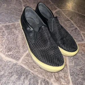 Slip on sneakers  - Snygga palladium skor i storlek 39, säljer för 300kr