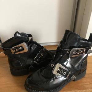 Boots - Supersnygga helt nya boots i storlek 37 