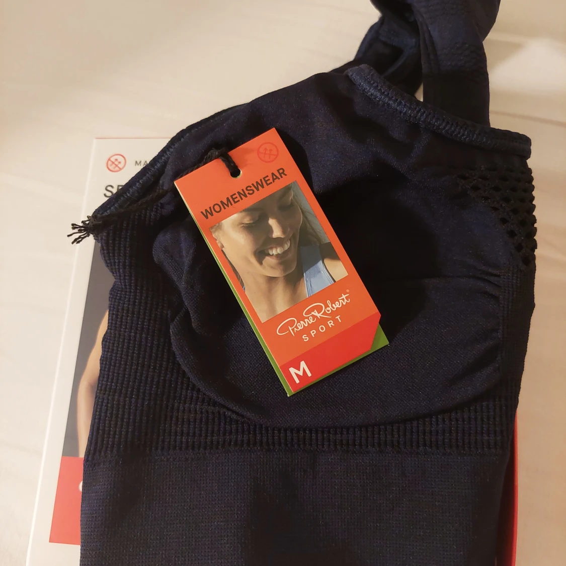 Svart sport-bh från Pierre Robert - 91