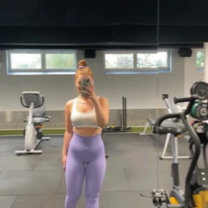 Lila tights Aimn - Ljus lila Aimn tights i storlek XS. Använda ett fåtal gånger.