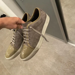 Lanvins - Säljer mina lanvins då jag inte använder dom längre, skick är 8/10, storlek är 44/45 🤝Mitt pris är 2199kr men det går såklart att få ner priset, ÄR ÖPPEN FÖR BYTEN!