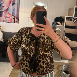 Sisters point - Så fin och trendig topp, xl men sitter som en L.