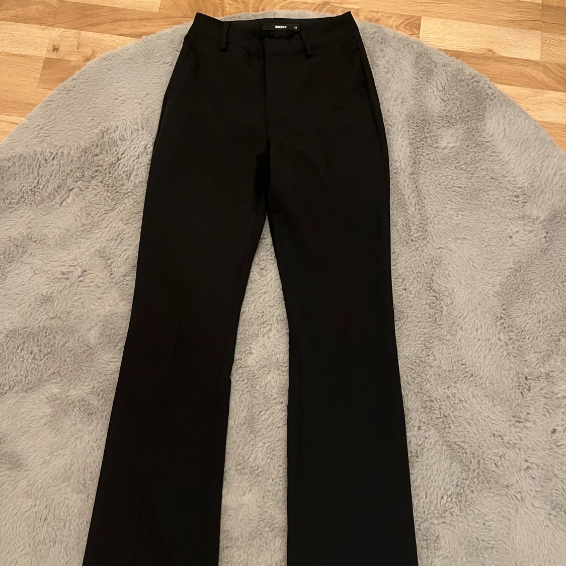 Högmidjade kostymbyxor