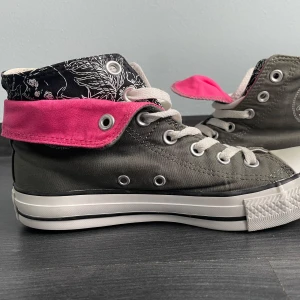 Dubbel sidovikning Converse  - Fett cool dubbel kant och tunga 👅💦 Aldrig använda, passar inte längre🫡🔥