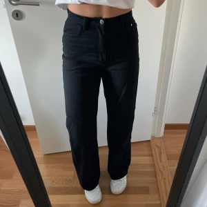 Svarta jeans - Superfina jeans från Bershka i perfekt skick!